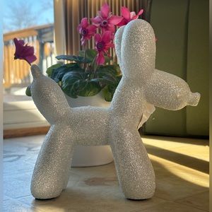 Balloon dog bedazzled statue